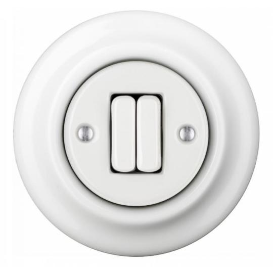 keramicky spinac porcelan svetelny spinac retro dizajn biely stodola vidiecky dom starodavny obyvacia izba renovacia byt dom kuchyna obyvacia izba lusterovy spinac katy paty lameridiana.jpg